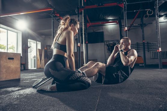 Welche Maßnahmen sollten ergriffen werden, um die Leber während einer Steroidkur zu schützen?